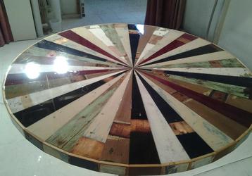 Zeer grote ronde vergadertafel sloophout met epoxy rvs poot. beschikbaar voor biedingen