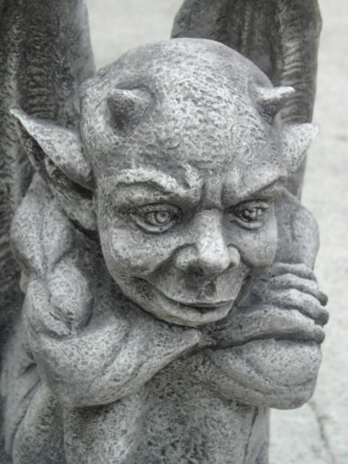 Gargoyle monster met stenen vleugels, pat, Tuin en Terras, Tuinwanddecoratie, Nieuw, Ophalen