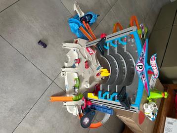 Hot wheels parkeergarage  beschikbaar voor biedingen