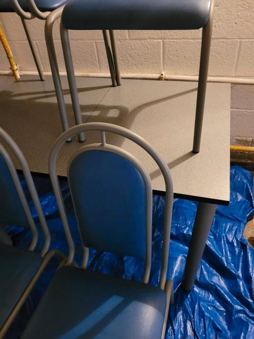 Hoogwaardige keukentafel, zeer solide 4-stoelen, Huis en Inrichting, Tafels | Statafels, Zo goed als nieuw, Ophalen
