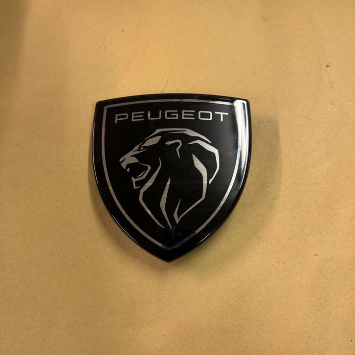 Peugeot embleem 25863900 / 9838469680, Auto-onderdelen, Carrosserie, Bumper, Peugeot, Voor, Gebruikt, Ophalen of Verzenden