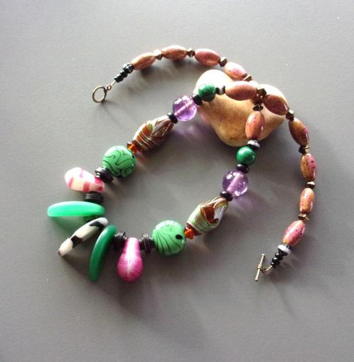 Afrikaanse groene en roze ketting met ruilkralen en Murano, Handtassen en Accessoires, Kettingen, Nieuw, Steen of Mineraal, Groen