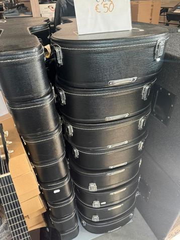 Gitaar koffers nieuw laatst stuks beschikbaar voor biedingen