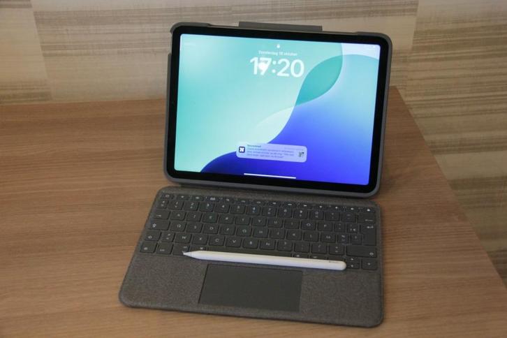 Logitech folio touch  voor ipad air gen 5 + apple pencil 2, Computers en Software, Toetsenborden, Zo goed als nieuw, Azerty, Draadloos
