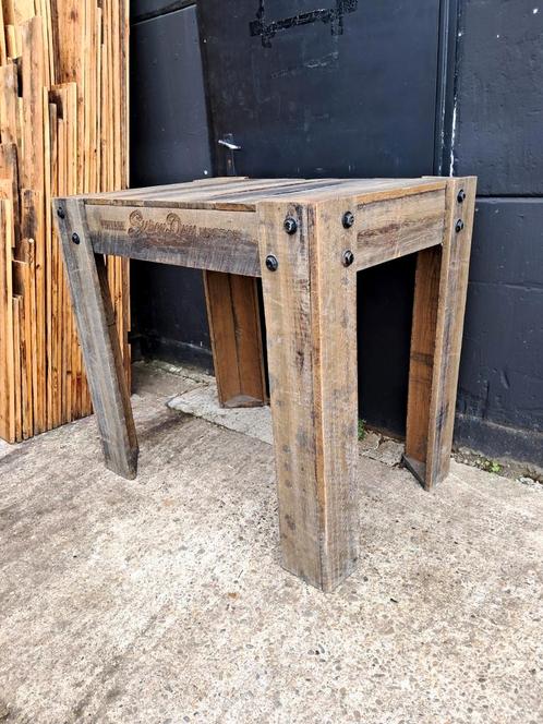 Tafel in massief hout met stevige metalen bouten, Tuin en Terras, Tuintafels, Gebruikt, Hout, Ophalen