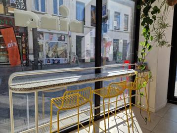 Kwaliteitsvol design tafel, barkrukken PEDRALI, Huis en Inrichting, Barkrukken, Ophalen, Gebruikt, Metaal