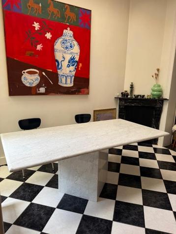 Marmeren eettafel beschikbaar voor biedingen