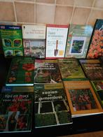 Boeken over planten ,bloemen , tuinieren spotprijs 36 stuks, Zo goed als nieuw, Ophalen
