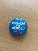 Badge broche Women are heroes MSF AZG, Ophalen of Verzenden, Zo goed als nieuw