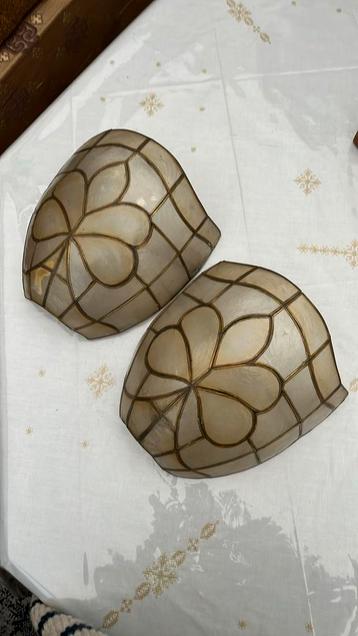 2 appliques murales en nacre beige travaillé comme du vitrai, Utilisé