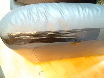 Lederen tweezit zetel gratis op te halen  beschikbaar voor biedingen