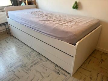 Kinderbed met onderbed opberger matras dekbed en overtrek beschikbaar voor biedingen