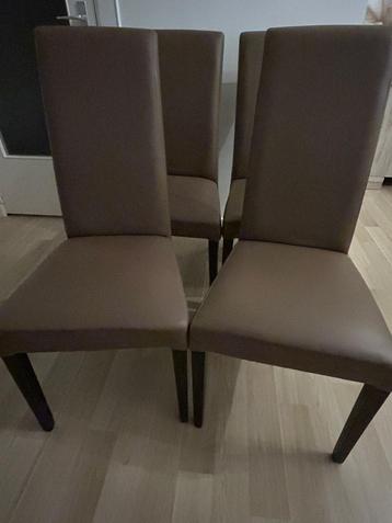 Eetkamerstoelen beschikbaar voor biedingen