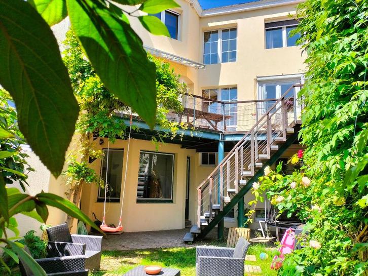 Licht huis van 200 m² met zuidtuin, groot terras en garage, Immo, Huizen te huur, Brussel, Tussenwoning, Direct bij eigenaar