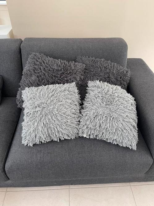 4 fluffy kussens met rits samen 14€ !!!, Huis en Inrichting, Woonaccessoires | Kussens, Ophalen