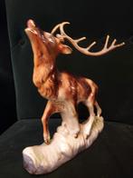 Keramisch, porseleinen hert van Hubert Bequet, Antiquités & Art, Antiquités | Céramique & Poterie, Enlèvement ou Envoi