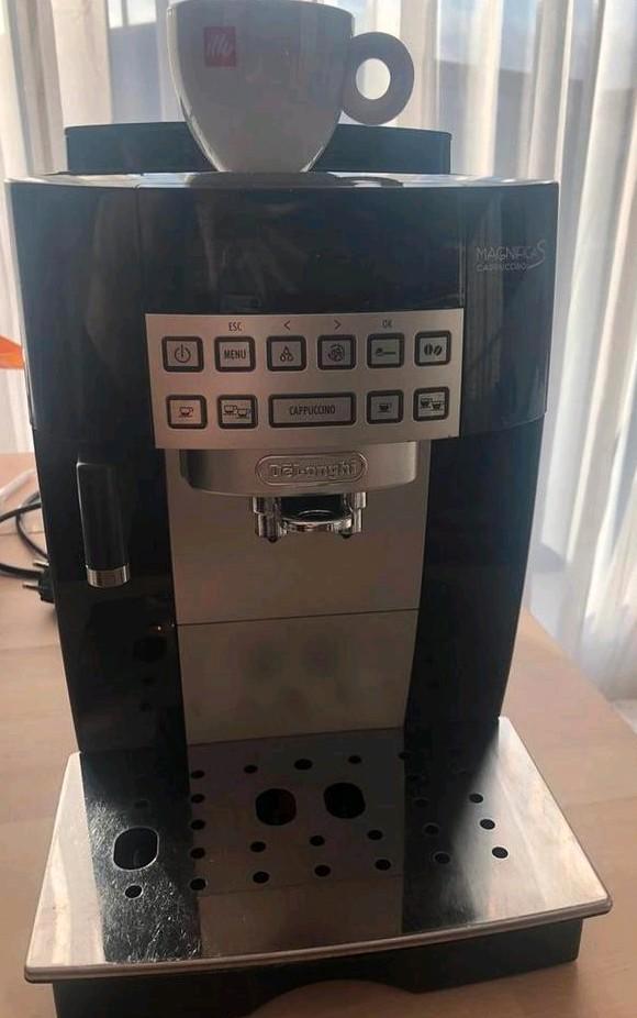 DeLonghi Magnifica S ECAM 22.360 Zwart, Elektronische apparatuur, Koffiezetapparaten, Gebruikt, Gemalen koffie, Koffiebonen, Combi