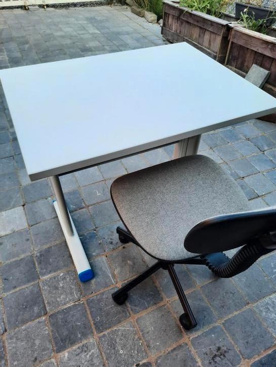 Bureau en 1 stoel, Huis en Inrichting, Bureaus, Zo goed als nieuw, Bureau, Ophalen