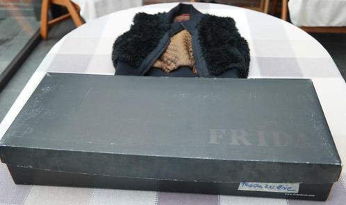 FRIDA zwarte laarzen M38  +  PéPé  Jeans zwart vestje  "L", Kleding | Dames, Schoenen, Zo goed als nieuw, Hoge laarzen, Zwart