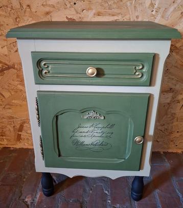 Origineel bijzet kastje beschikbaar voor biedingen