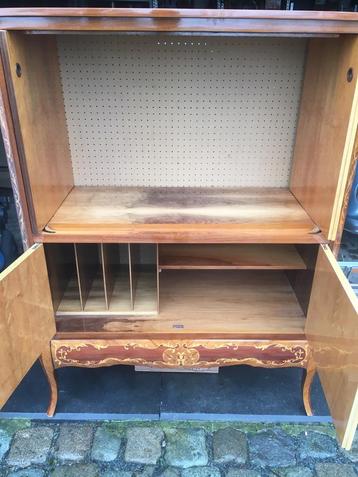 Sierlijke Louis XV kast met ingelegd fineer, Ophalen