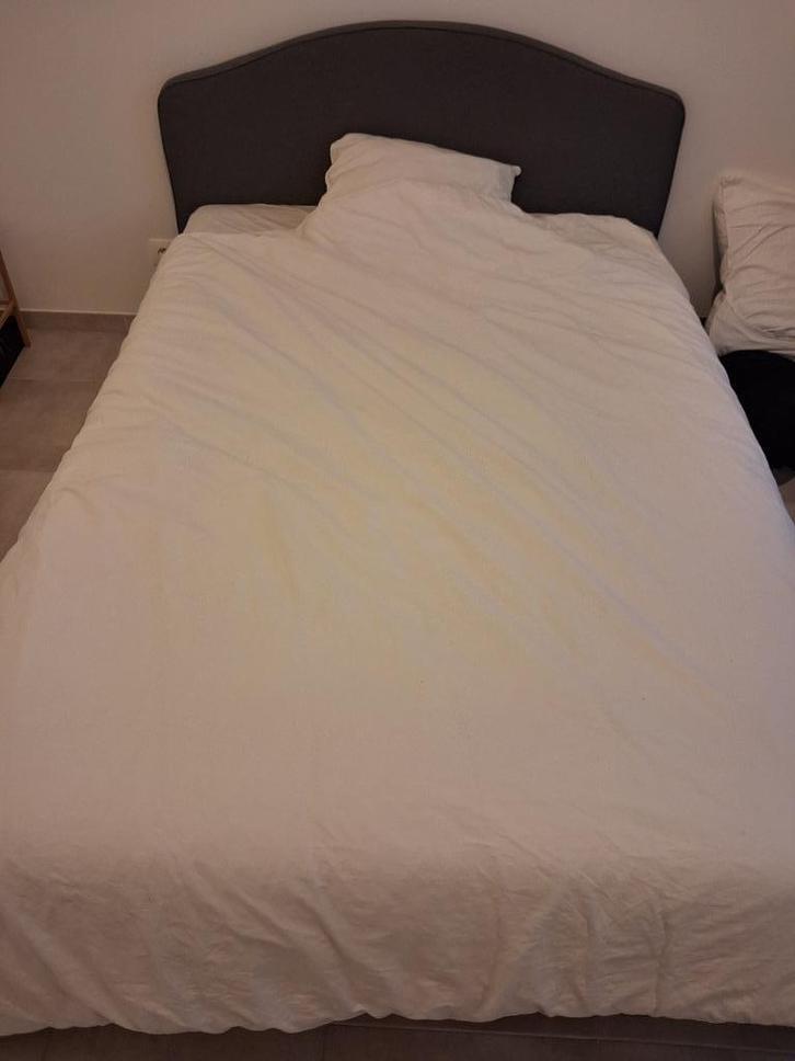 Bed 140x200 cm + matras + toebehoren, Huis en Inrichting, Slaapkamer | Bedden, Gebruikt, Twijfelaar, 140 cm, 200 cm, Grijs, Ophalen of Verzenden