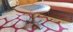 Table ronde en bois, Utilisé