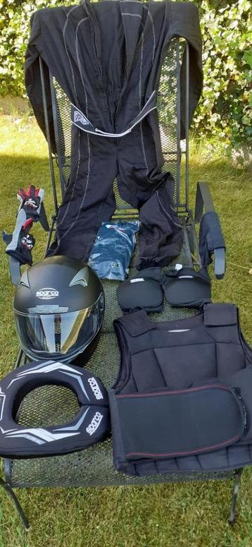 kart kleding, helm, en accessoires beschikbaar voor biedingen