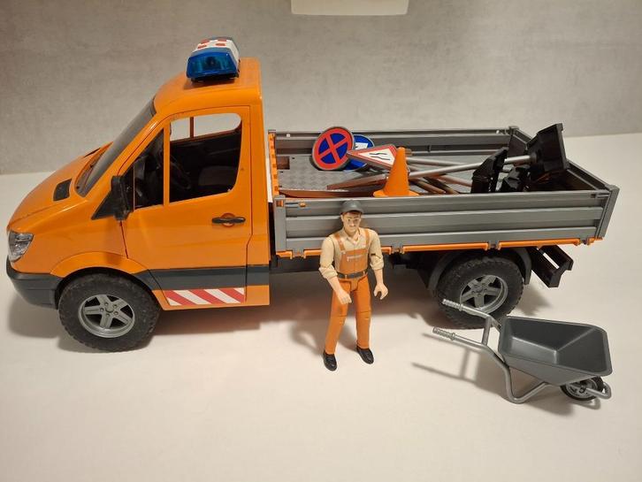 Bruder 02677  verkeers-/ kiepwagen + speelfiguur + materiaal, Kinderen en Baby's, Speelgoed |Speelgoedvoertuigen, Zo goed als nieuw