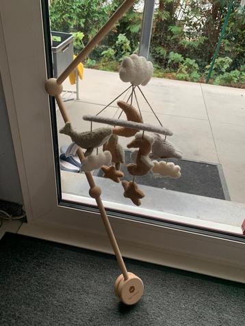 Merk Hippe schommel houten houder + mobieltje, prima staat beschikbaar voor biedingen