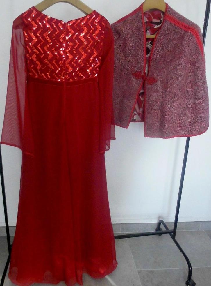 Prachtige rode jurk en jas maat 36, Kleding | Dames, Trouwkleding en Trouwaccessoires, Zo goed als nieuw, Bruidsmeisjeskleding