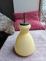 Hanglamp van opaline glas en koper. Midden 20ste eeuw., Enlèvement ou Envoi, Verre