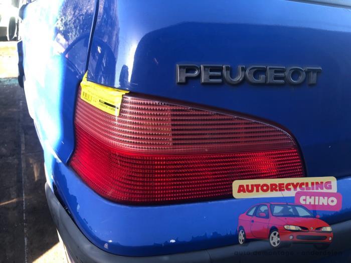 Achterlicht links van een Peugeot 106, Auto-onderdelen, Verlichting, Peugeot, Gebruikt, 3 maanden garantie, Ophalen of Verzenden