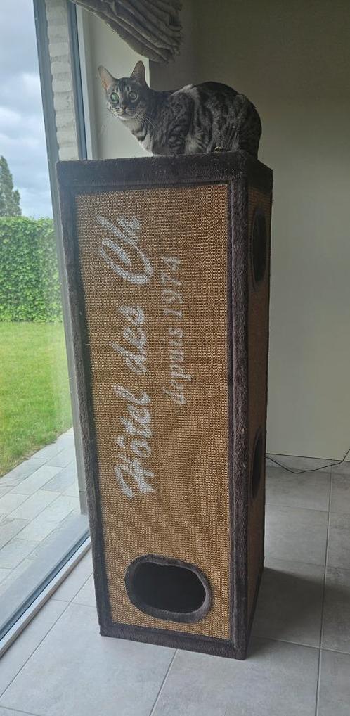 Hotel des chats Rockefeller krabpaal / krabtoren, Dieren en Toebehoren, Krabmeubelen, Zo goed als nieuw, Krabpaal, Ophalen