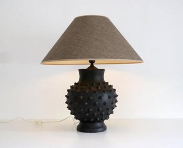 RARE AFRICAN EARTHENWARE TABLE LAMP beschikbaar voor biedingen