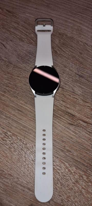 ** Samsung Galaxy Watch 6 Gold 40mm ** beschikbaar voor biedingen
