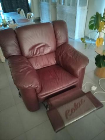 Lederen relax-zetel in goede staat, werkt nog perfect beschikbaar voor biedingen