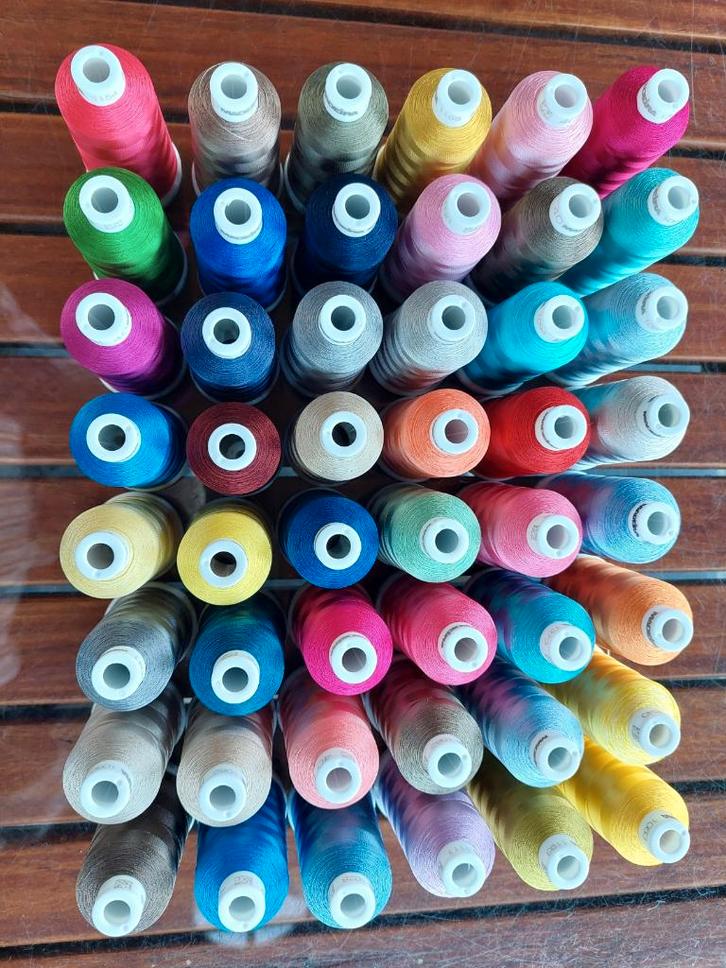 lot van 48 koontjes borduurgaren Madeira Classic 40, Hobby en Vrije tijd, Borduren en Borduurmachines, Nieuw, Borduurgaren of Zijde