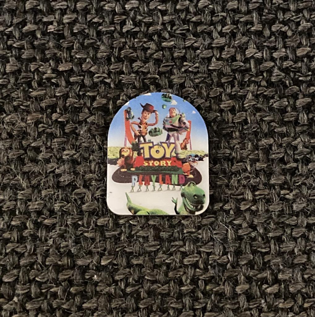 PIN - DISNEY - PIXAR - TOY STORY - PLAYLAND, Envoi, Comme neuf, Figurine, Insigne ou Pin's