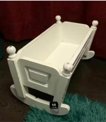 vintage poppenwieg beschikbaar voor biedingen