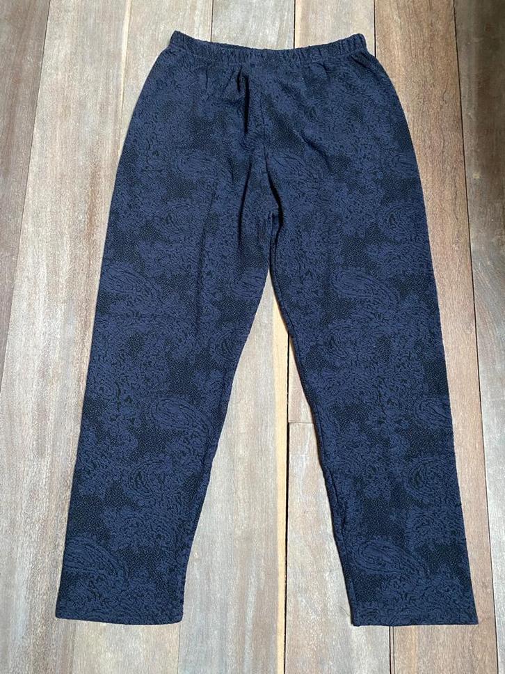 Legging bleu marine noir T7 motifs reliefs Bon état, Vêtements | Femmes, Leggings, Collants & Bodies, Porté, Legging, Autres tailles