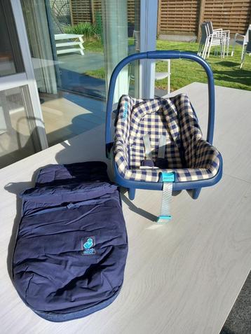 Maxi-Cosy met toebehoren beschikbaar voor biedingen