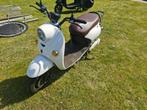 Witte electrische scooter Leone klasse B, Fietsen en Brommers, Ophalen, Zo goed als nieuw