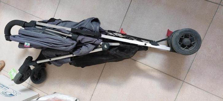 Plooibuggy MacLaren Quest Denim Indigo met (regen)kap, Kinderen en Baby's, Buggy's, Zo goed als nieuw, Maclaren, Regenhoes, Verstelbare rugleuning