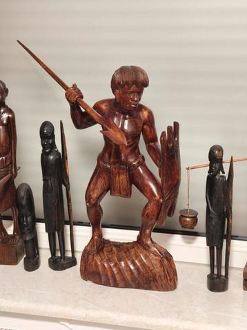 Houten beelden. Figuur tjes samen 60 euro  beschikbaar voor biedingen