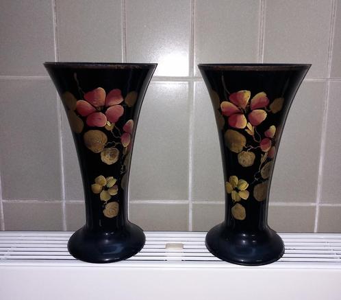 Zwarte glazen beschilderde vazen * Vintage *, Antiek en Kunst, Antiek | Vazen, Ophalen