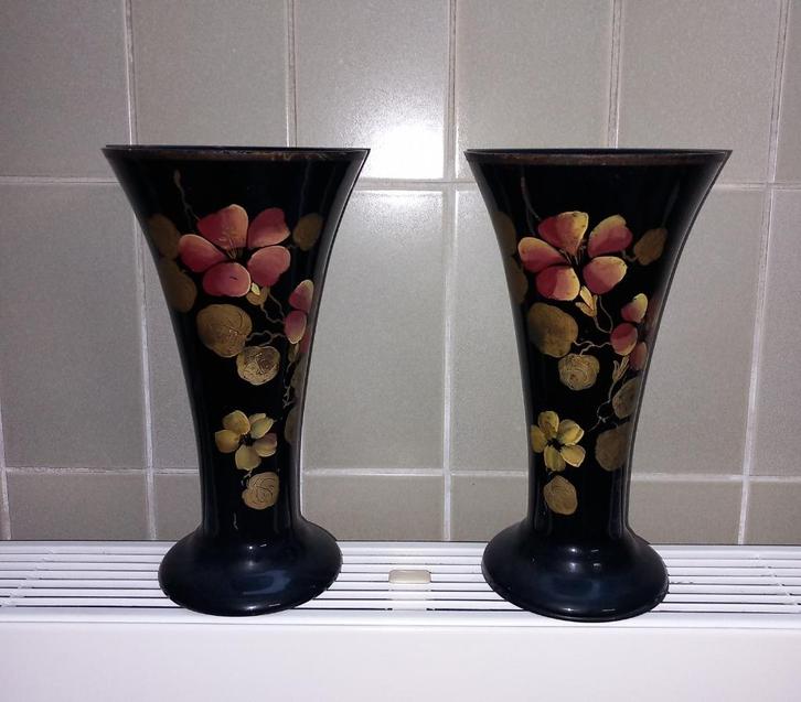 Zwarte glazen beschilderde vazen * Vintage *, Antiek en Kunst, Antiek | Vazen, Ophalen