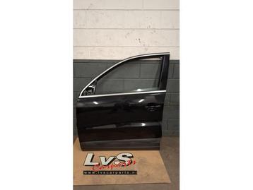 Portier 4Deurs links-voor van een Volkswagen Tiguan (LC9X) beschikbaar voor biedingen