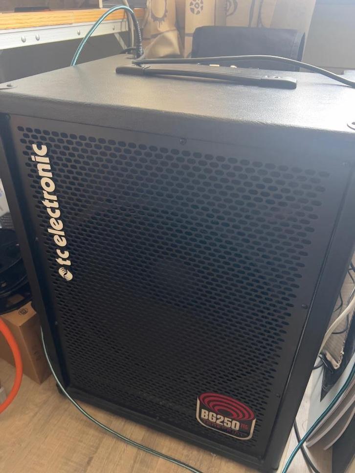 TC Electronic BG 250 Bassversterker (met TonePrint en tuner), Muziek en Instrumenten, Versterkers | Bas en Gitaar, Zo goed als nieuw