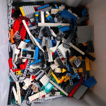 Lot lego disponible aux enchères